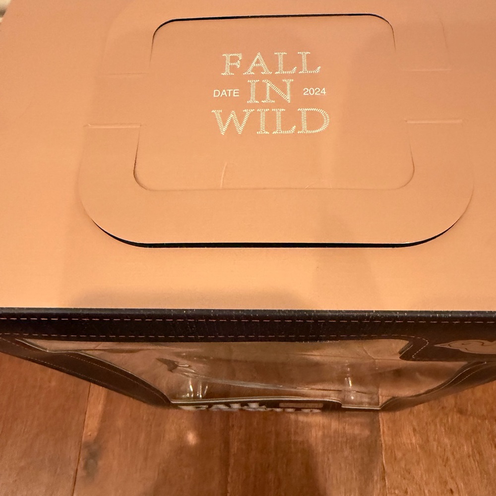 Fall into Wild the monsters large Labubu, brand new in case - Picture 4 of 9